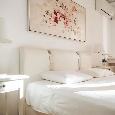 Crown Three Bedroom Appartement *