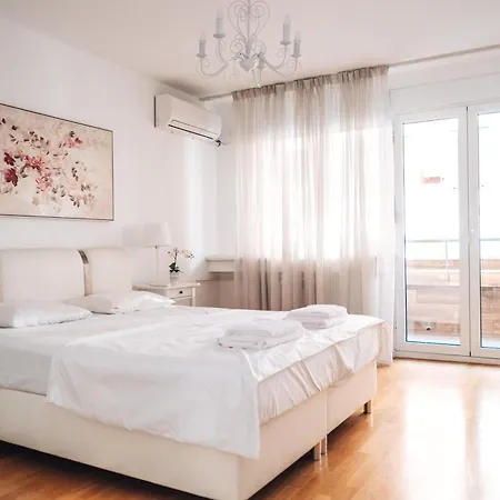 Crown Three Bedroom בלגרד