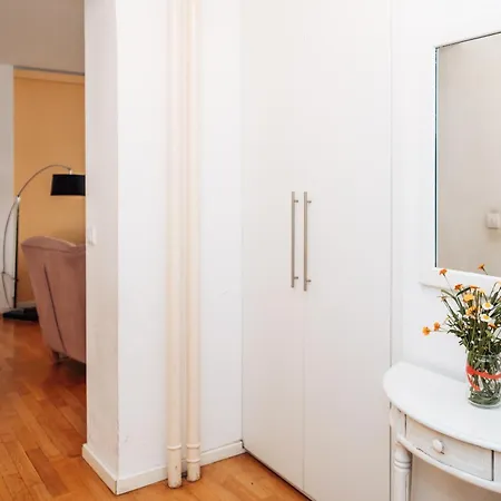 Crown Three Bedroom Appartement *