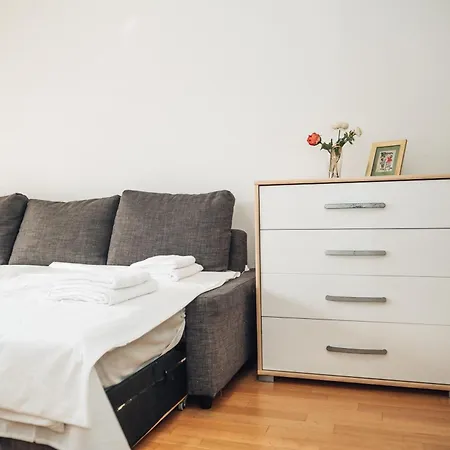 Crown Three Bedroom דירה